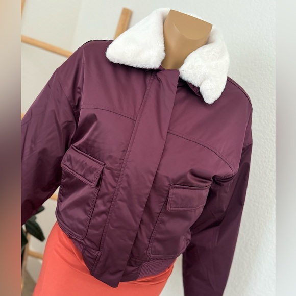 NWT Universal Thread Bomber Jacket Womens Water Resistant Pockets Wine Red M - Picture 3 of 4